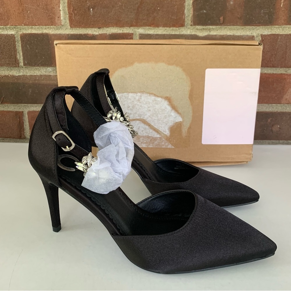 Journee Collection Womens LOXLEY Black  Rhinestone Pointed Toe Heels US 8 M NEW